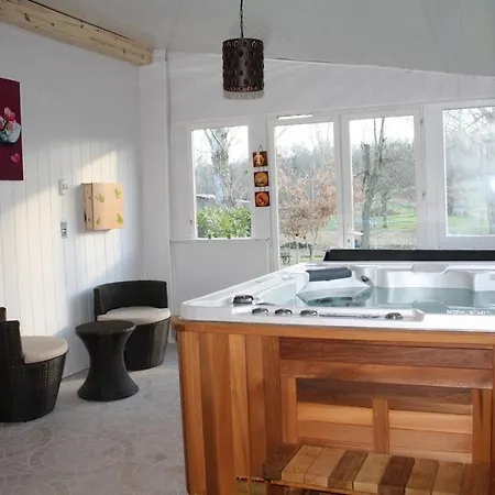 Couette-café La Plaine Enchantee 5*